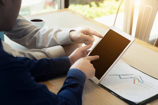 Cropped image businessman sitting at the table with cup of coffe — Stock Photo, Image