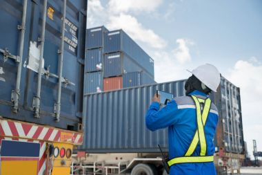 Foreman'ın denetim kapsayıcılarını kutusu kargo yük kamyon yükleme 