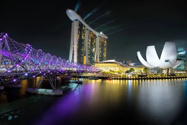 Skyline Singapur, Bahía Marina de Singapur por la noche, ciudad de Singapur —  Fotos de Stock