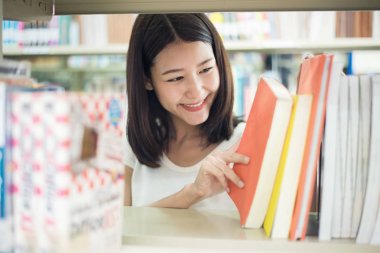 Bir Asya kolej öğrenci seaching portresi kitap için araştırma ı