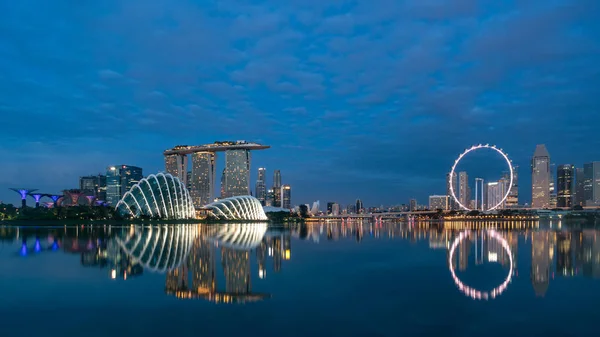 Panorama van de skyline van Singapore business district en Singapore sk — Stockfoto