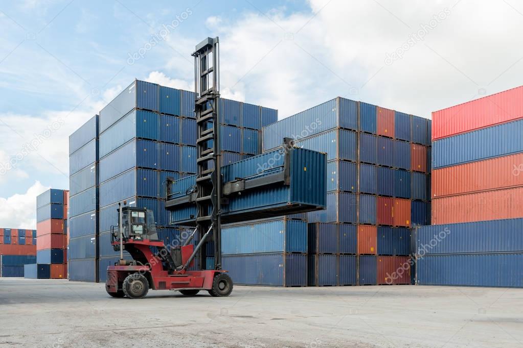 Forklift lifting container box loading to container depot use fo
