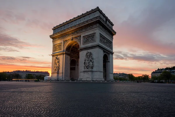 Arco del Triunfo y Campos Elíseos, Lugares de interés en el centro de París — Foto de Stock