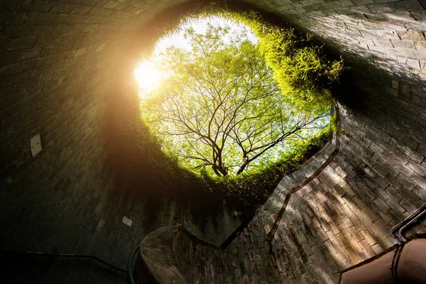 Escalera de caracol de cruce subterráneo en túnel en Fort Canni — Foto de Stock