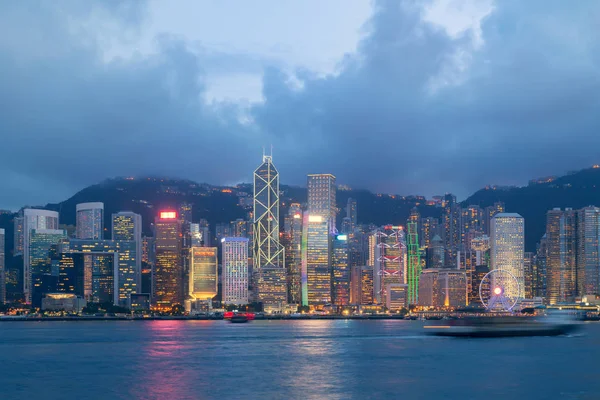 Nachtaufnahme des Viktoria-Hafens in Hongkong. Asien. — Stockfoto