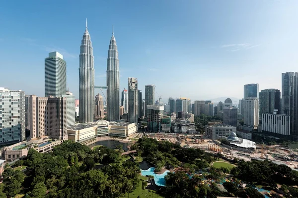 Kuala Lumpur skyline y rascacielos en Malasia. Centro de busine — Foto de Stock