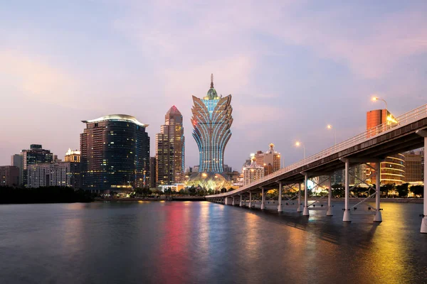 Imagem de Macau (Macau), China. Hotel arranha-céus e construção de casino — Fotografia de Stock