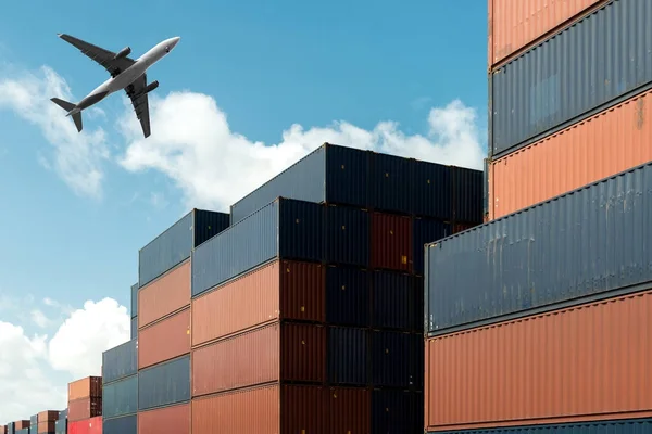 Stack of cargo containers with cargo airplane at import and expo — Stock Photo, Image