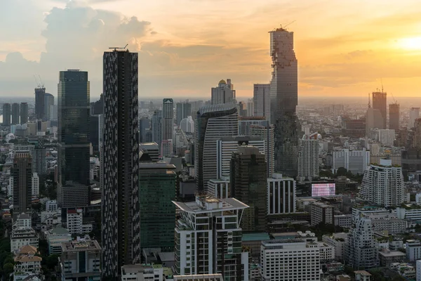 Edifício moderno em Bangkok distrito de negócios na cidade de Bangkok sagacidade — Fotografia de Stock