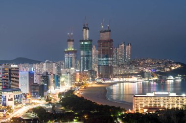 Haeundae Beach gece görünümü. Haeundae beach Busan'ın en popüler plaj Güney Kore'de olduğunu.