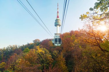 Namsan N Seul Kulesi günbatımı ti, teleferik hattı ile