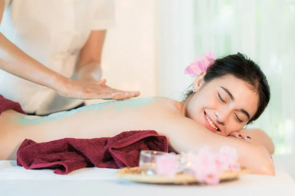 Young Asian woman receiving salt massage in spa salon, Hand putt — Stock Photo, Image