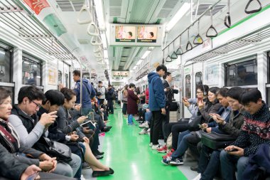 Seoul, Güney Kore - 7 Kasım 2017: Metropolit görünümünü içinde