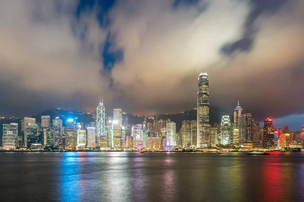 Vista nocturna del puerto de Victoria en Hong Kong. Países Bajos . — Foto de Stock