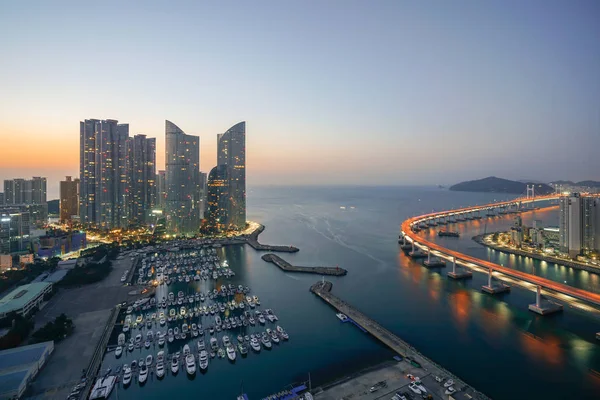 Busan city skyline view at Haeundae district, Gwangalli Beach wi — Stock Photo, Image