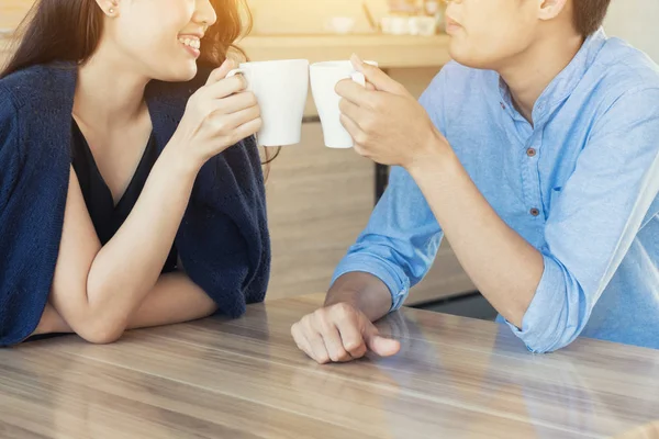 Happy young couple people relaxing meeting and drinking tea or c — Stock Photo, Image