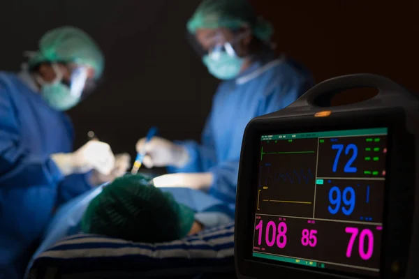 EKG w szpitalu chirurgii działania pogotowie s — Zdjęcie stockowe