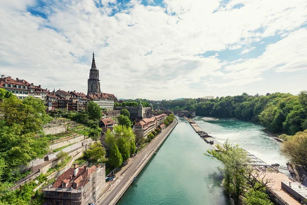 Берн міста вздовж річки Ааре напрямку Берн, Швейцарія — стокове фото