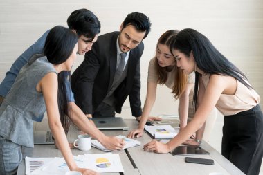 Akıllı Yöneticisi proje ekibine iç toplantı açıklayan