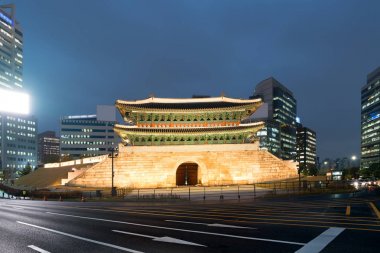 Seoul Namdaemun kapısında gece Seoul, Güney Kore.