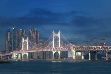 Busan, Busan, Güney Kor arka plan şehirde ile Gwangan köprü