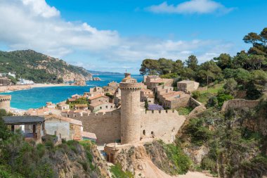 Kale Vila Vella ve Badia de Tossa Bay Sum'a havadan görünümü