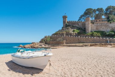 Tossa de Mar ve bir güzel yaz günü, Co kale kumsalda