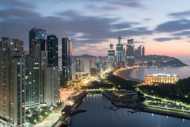 Haeundae Beach gece görünümü. Haeundae beach Busan'ın çoğu pop olduğunu