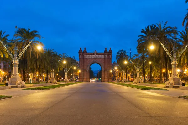 Bacelona Arc de Triomf bij nacht in de stad Barcelona in Cata — Stockfoto
