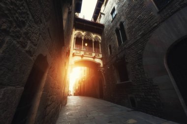 Barri Gotik Semti ve köprü Sighs Barcelona gündoğumu sırasında