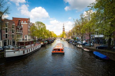 Hollanda 'nın geleneksel fahişeleriyle Amsterdam Kanalı