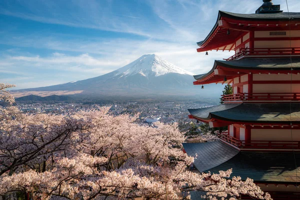 Fujijošida, Japonsko v Chureito Pagoda a Mt. Fuji na jaře — Stock fotografie