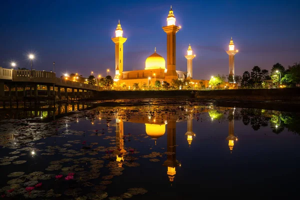 Morgonsol Himmel Masjid Bukit Jelutong Shah Alam Nära Kuala Lumpur — Stockfoto