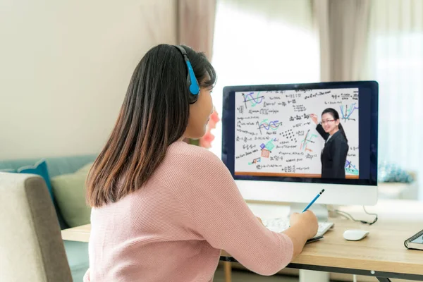 Asian Woman Student Video Conference Learning Teacher Computer Living Room — Stock Photo, Image