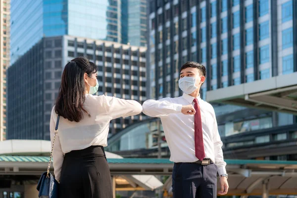 Elbow Bump New Novel Greeting Avoid Spread Coronavirus Two Asian — Stock Photo, Image