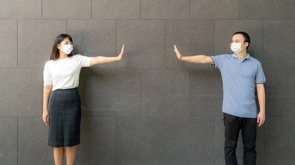 Young Asian Couple Wearing Face Masks Meeting Standing Wall Outdoors — Stock Photo, Image