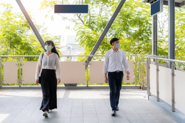 Two Asian Man Woman Keep Distance Two Meters Feet Each — Stock Photo, Image