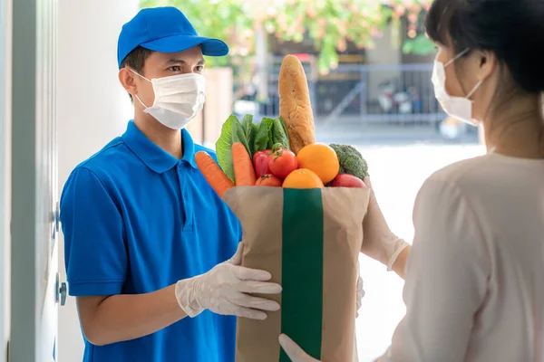 Asian Delivery Man Wearing Face Mask Glove Groceries Bag Food — Stock Photo, Image