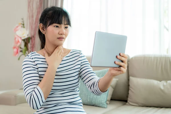 Asiatico Donna Fare Video Chiamata Con Suo Medico Con Suo — Foto Stock