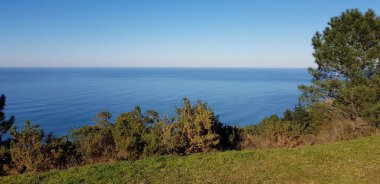 İspanya 'nın Bask Bölgesi kıyılarının manzarası