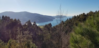 İspanya 'nın Bask Bölgesi kıyılarının manzarası