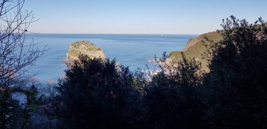 İspanya 'nın Bask Bölgesi kıyılarının manzarası