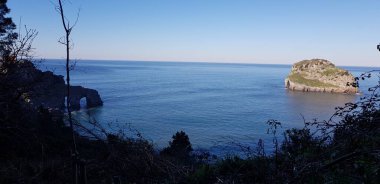 İspanya 'nın Bask Bölgesi kıyılarının manzarası