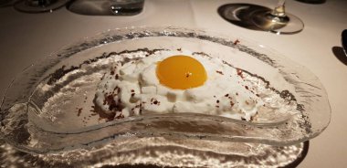 mango ve kaymaklı sade yumurta tatlısı