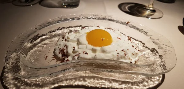 芒果和凝乳假煎蛋甜点 — 图库照片