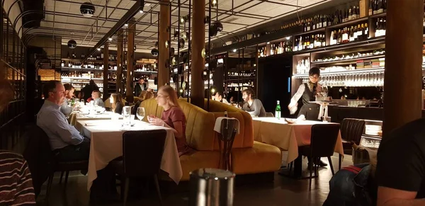 Bilbao, Bask Ülkesi, İspanya, 14 Şubat 2019: Bilbao 'da romantik restoran