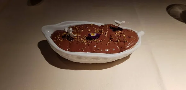 Requintado Portre Porção Chocolate Recipiente Que Imita Fruto Cacau — Fotografia de Stock