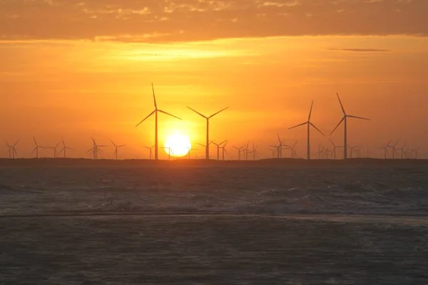 Paisagem Por Sol Com Moinhos Vento Para Produzir Eletricidade Segundo — Fotografia de Stock