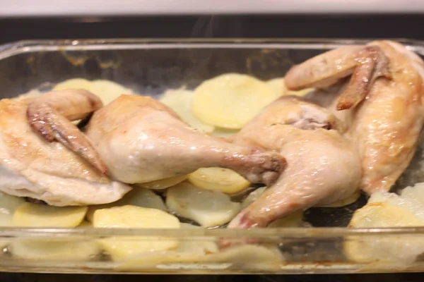 Fırında Patates Kızarmış Tavuk — Stok fotoğraf