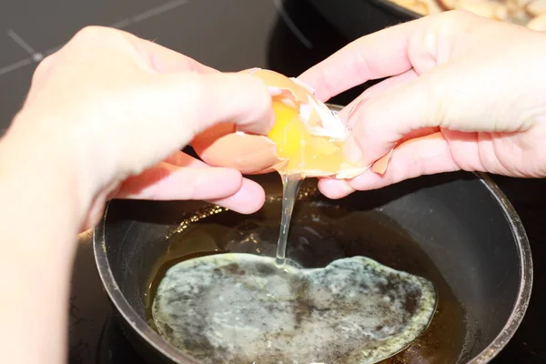 Cozinhar Ovo Frito Uma Panela — Fotografia de Stock